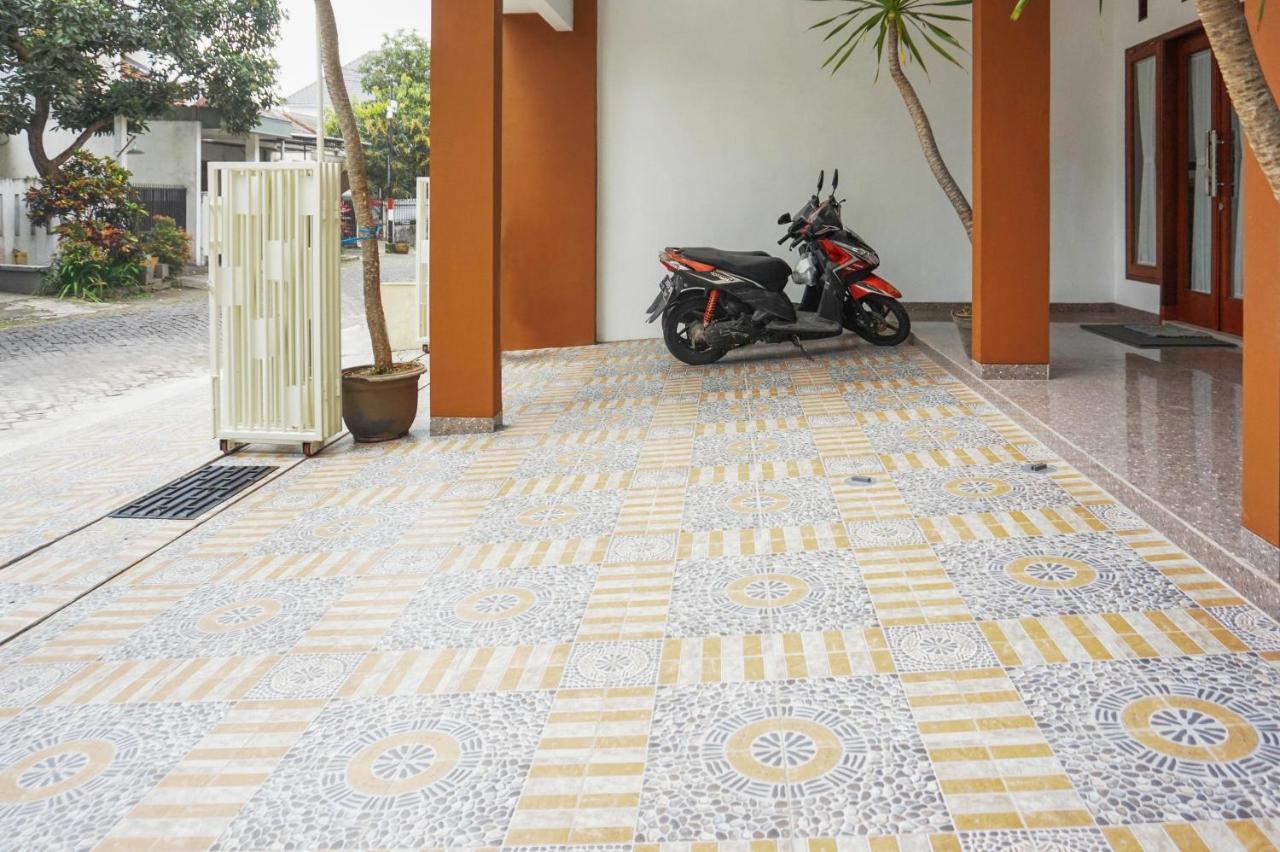 فندق Reddoorz @ Jalan Danau Limboto مالانغ المظهر الخارجي الصورة