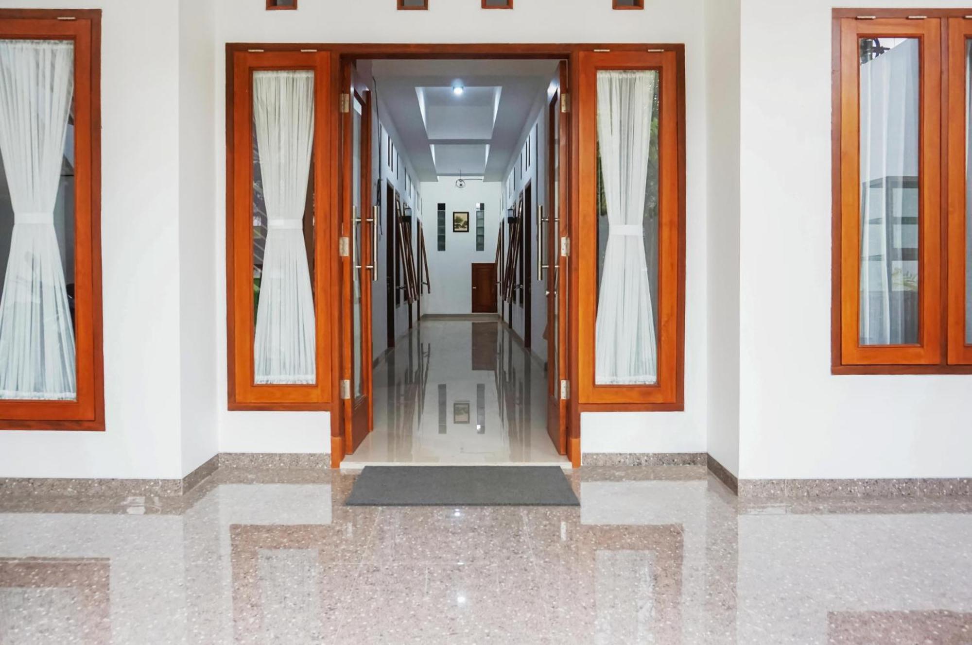 فندق Reddoorz @ Jalan Danau Limboto مالانغ المظهر الخارجي الصورة